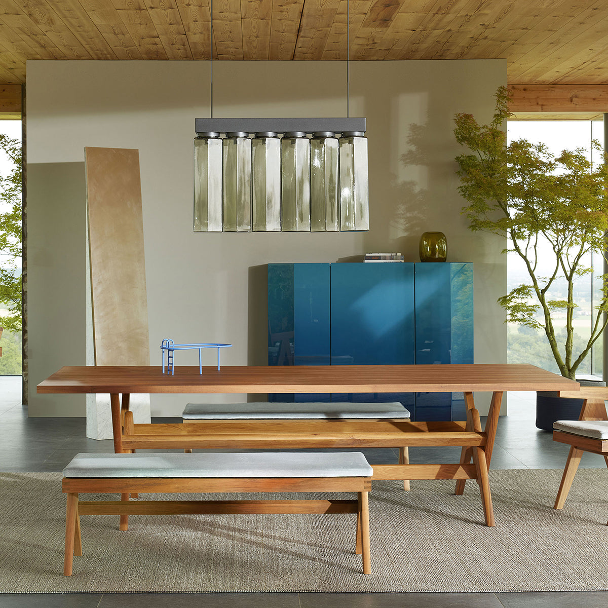 PIERRE Table